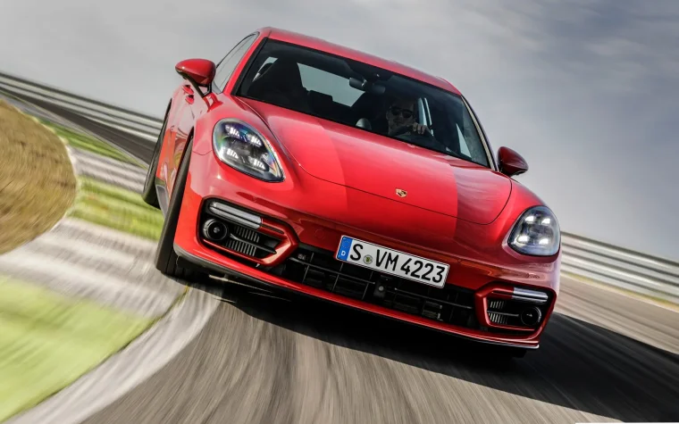 Porsche enthüllt den neuen Panamera - Eine Fusion aus Leistung und Luxus