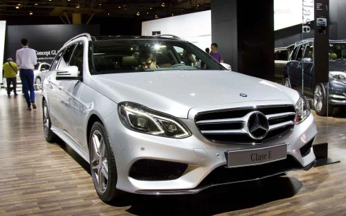BMW 5er gegen Mercedes E-Klasse